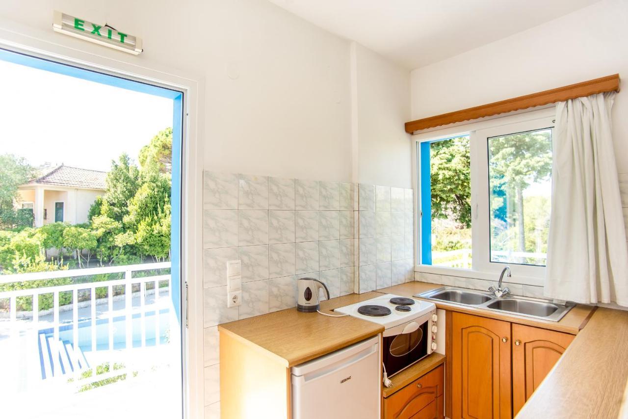 Blue White Apartments - Kefallonia Poolside Retreats Spartia  Exterior foto