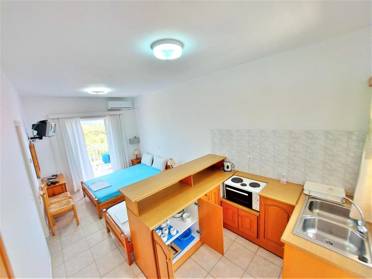 Blue White Apartments - Kefallonia Poolside Retreats Spartia  Exterior foto