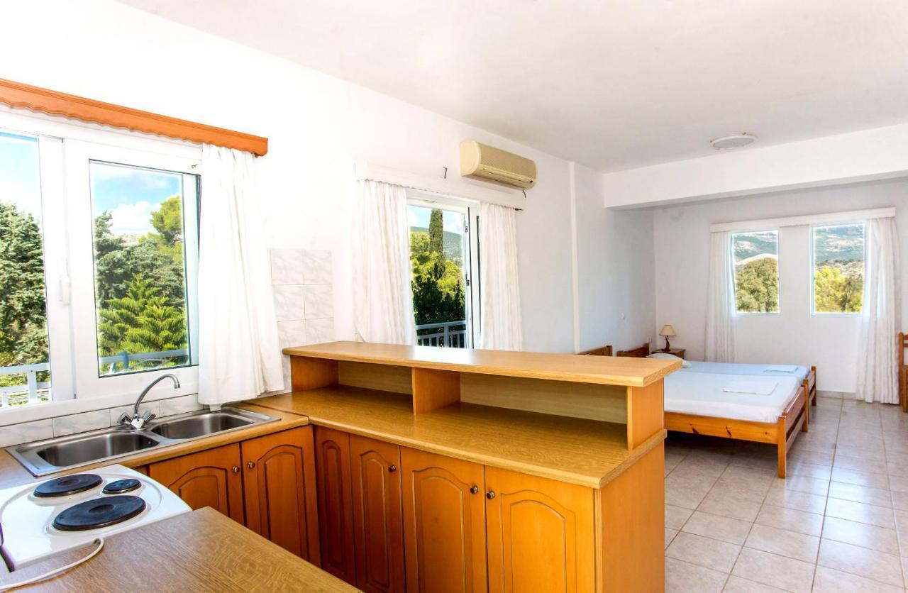 Blue White Apartments - Kefallonia Poolside Retreats Spartia  Exterior foto